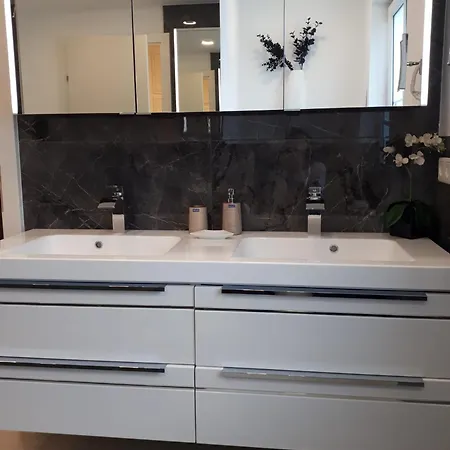 Schafberg Luxury Apartment *